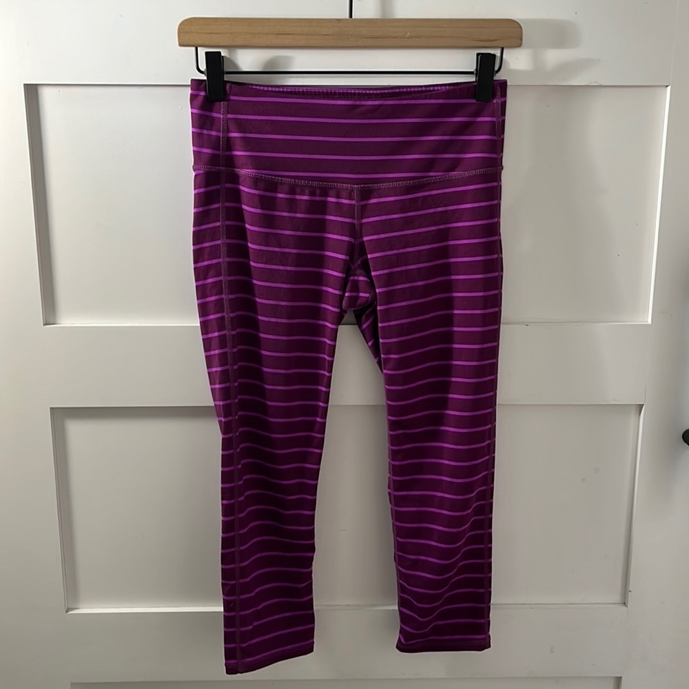 ATHLETA | EUC Purple Striped Capris XS